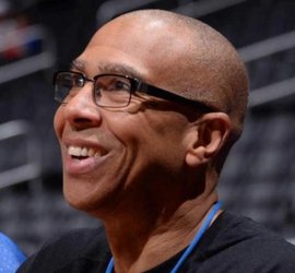 篮球火箭主力后卫被评为月最佳球员（火箭队首发后卫当选本月最佳球员）