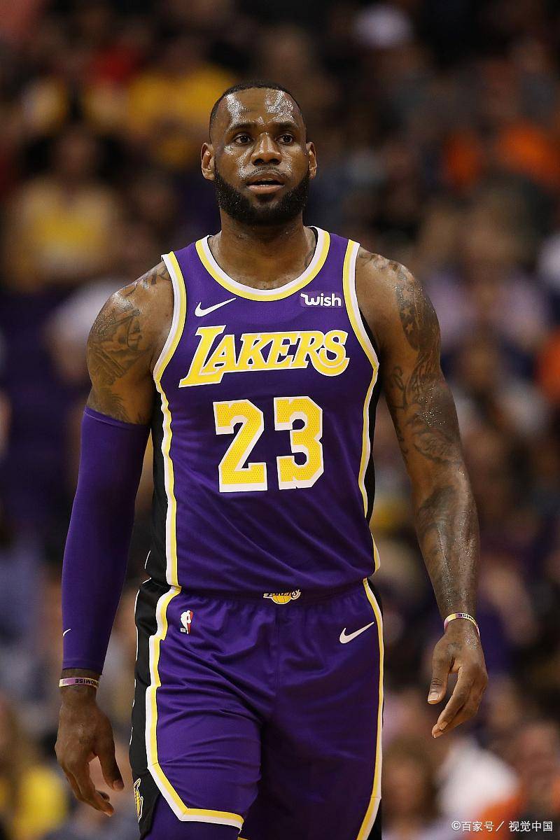 成绩斐然，加斯佩里尼被罗马球迷描绘成魔法师形象画在墙上（战绩辉煌，加斯佩里尼被罗马球迷以魔法师形象涂鸦上墙）