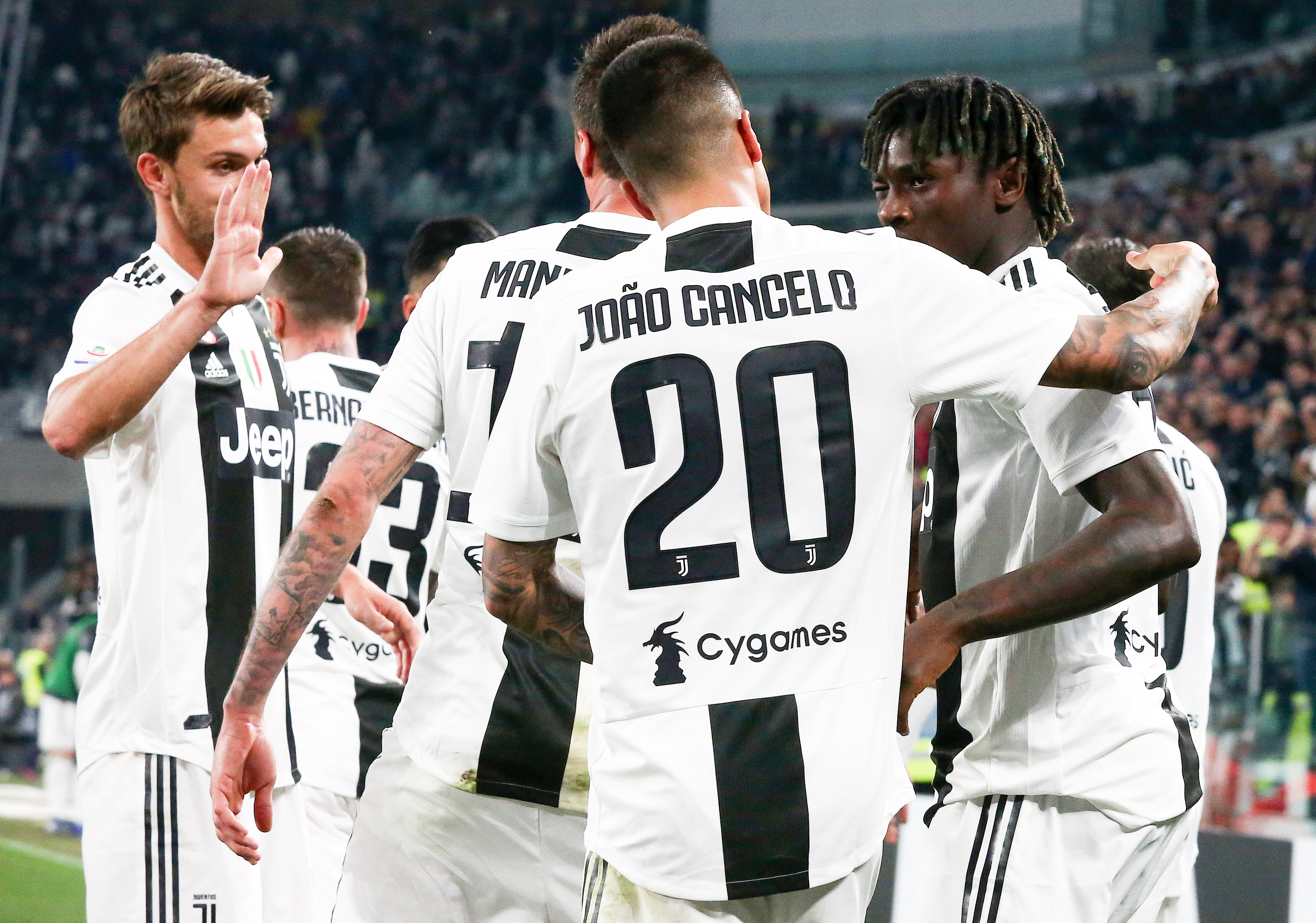 梅州客家因财务危机降级，未能延续奇迹，暴露中国足球现实困境。（财务危机拖垮梅州客家，奇迹止步，折射中国足球的现实困局）