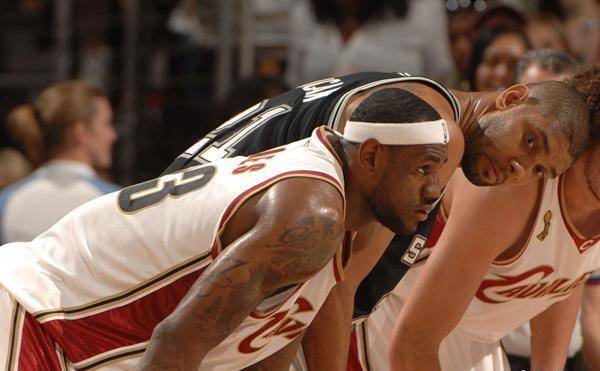 媒体人：李凯尔的相关合同到期，已没有义务继续以中国球员示人（媒体人称李凯尔相关合同已到期，无需继续以中国球员身份亮相）