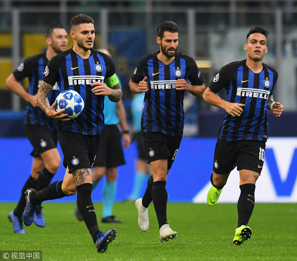 以全新视角回顾AC米兰对阵罗马的比赛📽️🔴⚫（换个角度再看AC米兰对阵罗马的较量🎥🔴⚫）