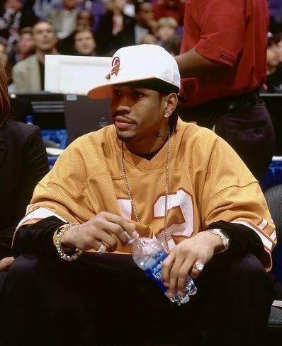 维卡里奥：被球迷嘘一事就此翻篇，本场比赛我们该多拿净胜球（维卡里奥：嘘声已成过去，此役本应多拿净胜球）