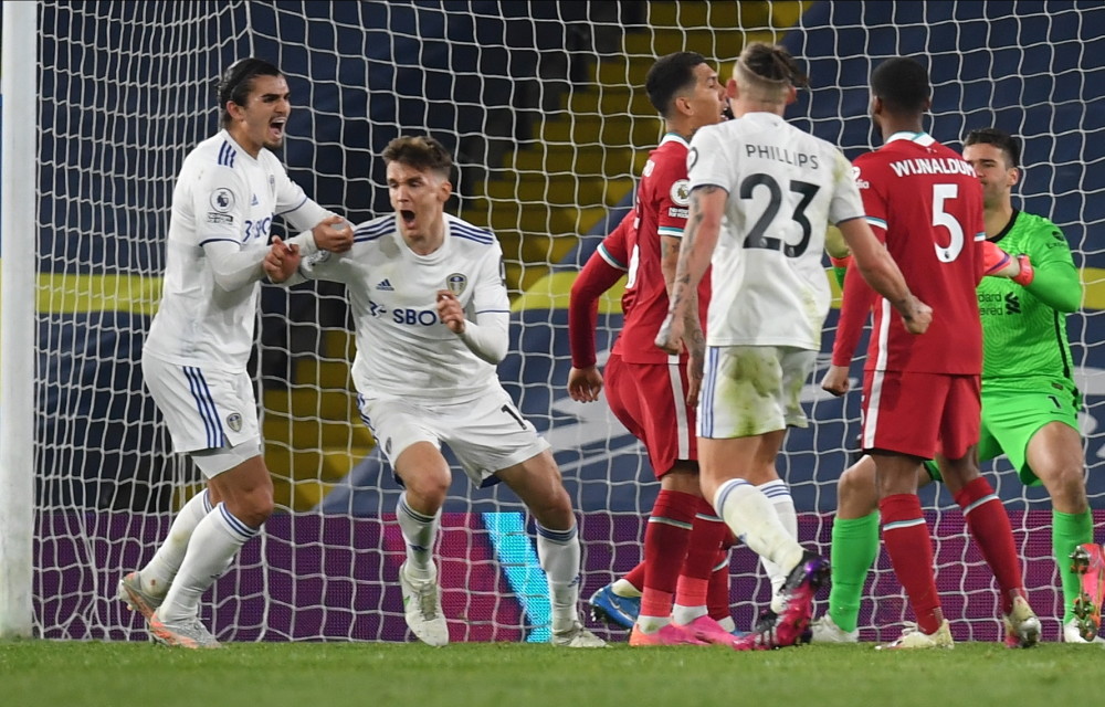 关键回合他站出来稳住一切（紧要关头他出面稳住全局）