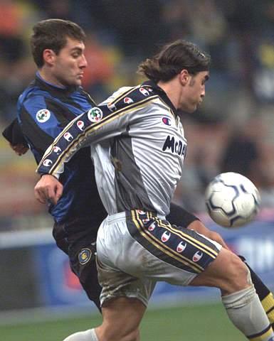 世体：巴萨明日飞往比利时，为充分休息取消当天赛前踩场训练（世体：巴萨明日前往比利时，为保证休息取消当日赛前踩场训练）